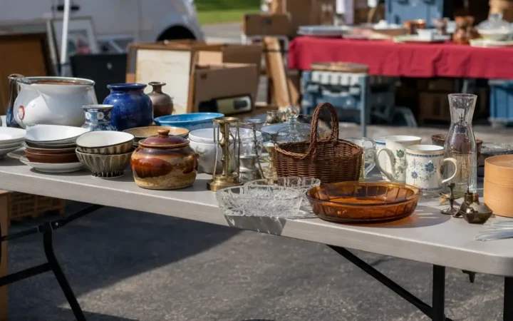 Table pliante professionnelle : top 5 robustes marché brocante 2026